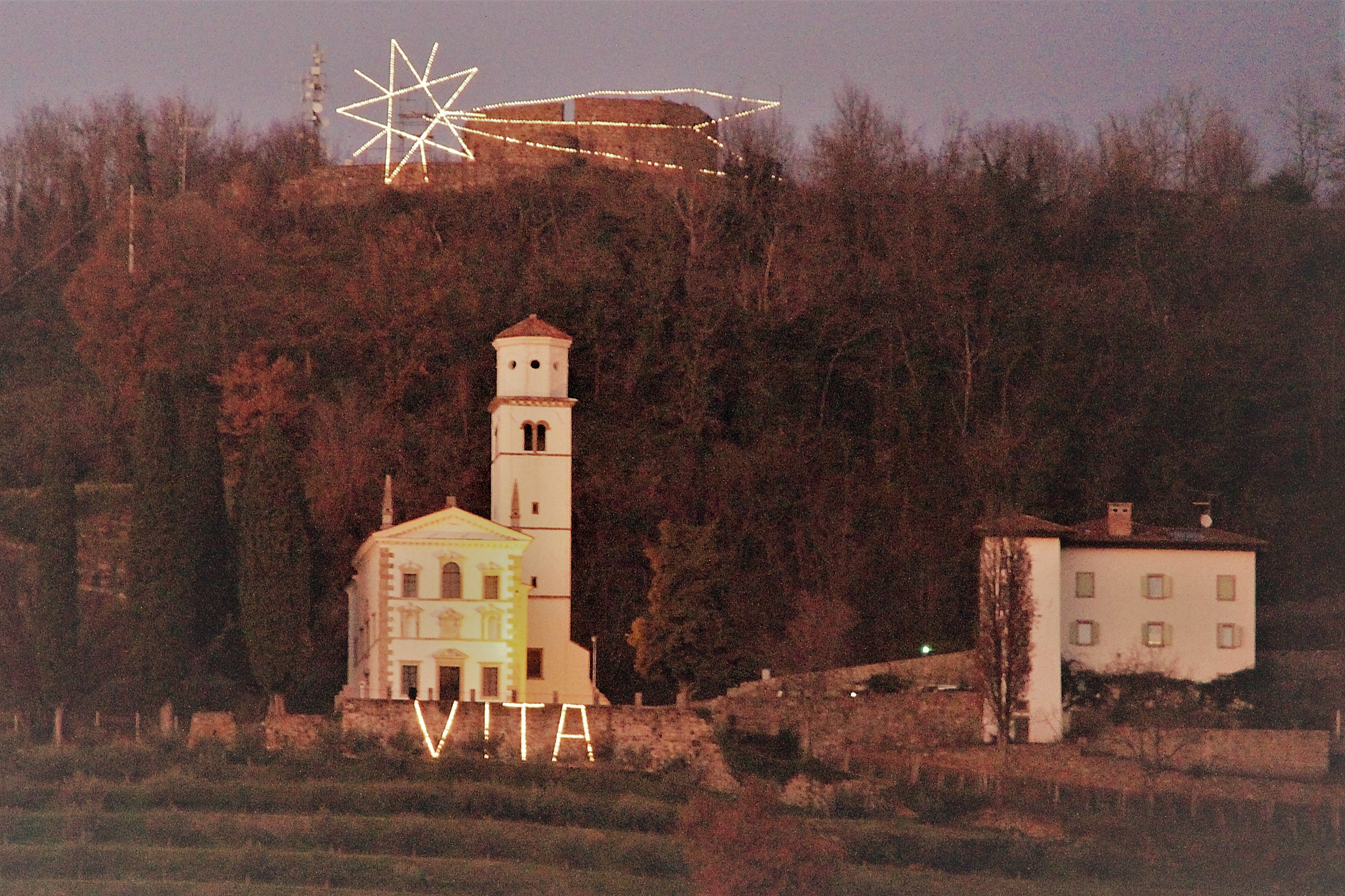 Stella cometa sul monte Quarin